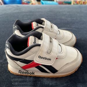 Great condition! White/red/blue Reebok sneaks